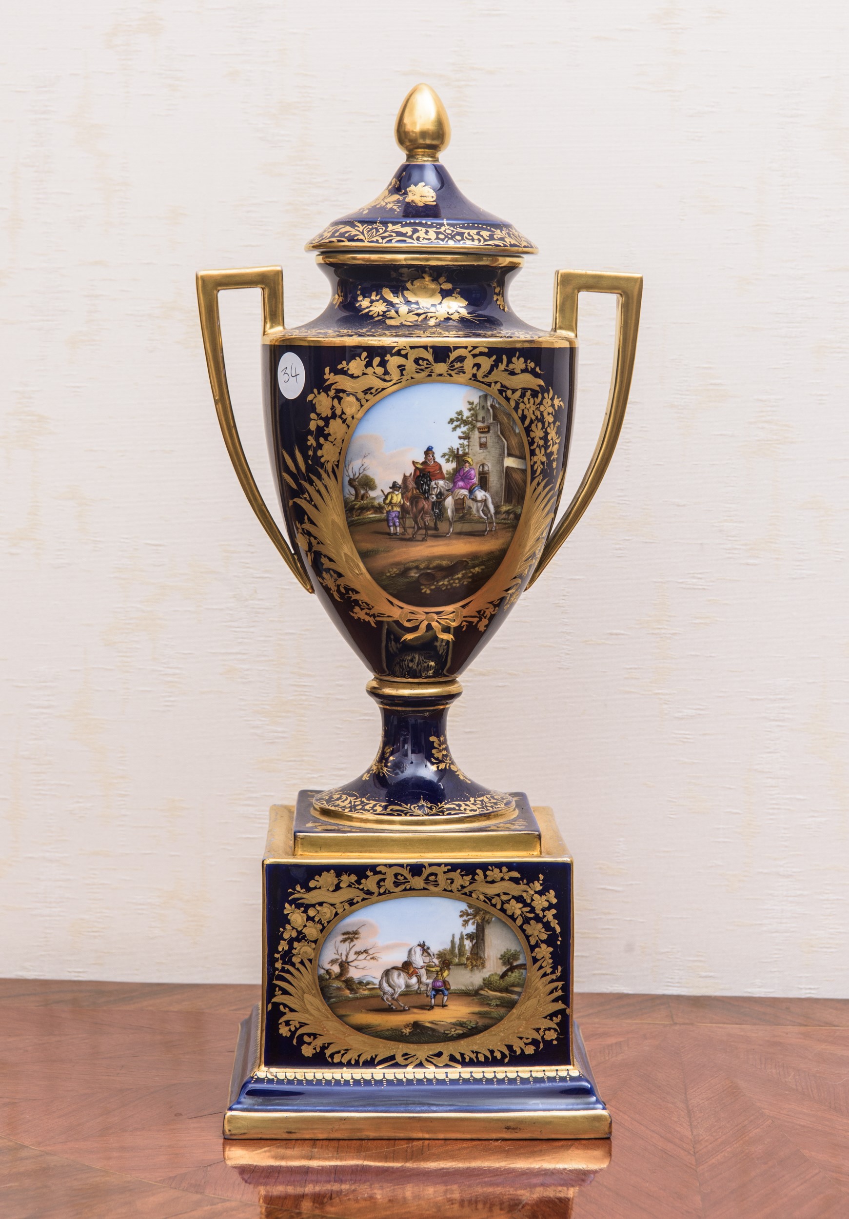Vaso con coperchio in porcellana blu cobalto e oro, Vienna, fine XIX secolo