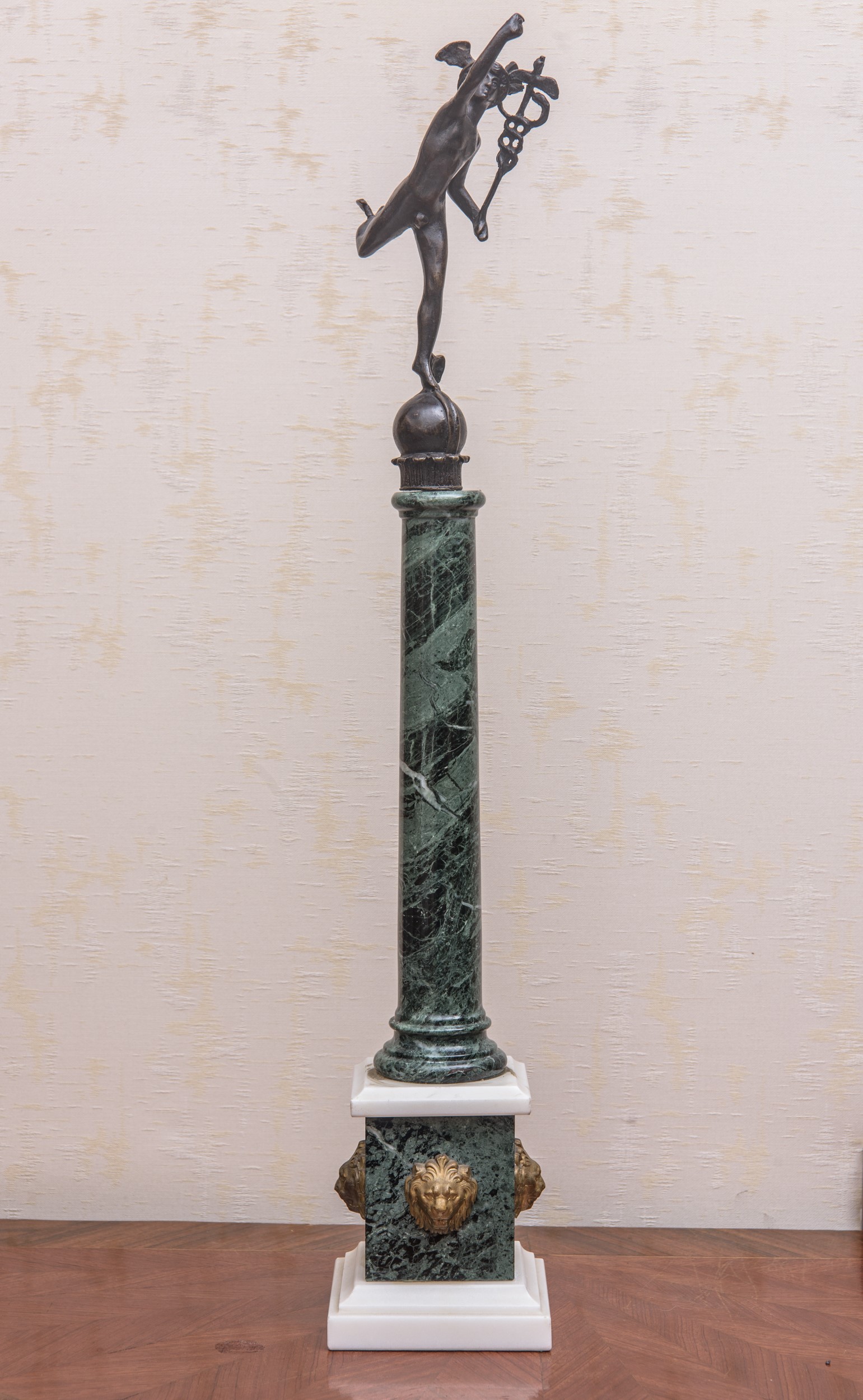 Mercurio in bronzo brunito su colonna in marmo