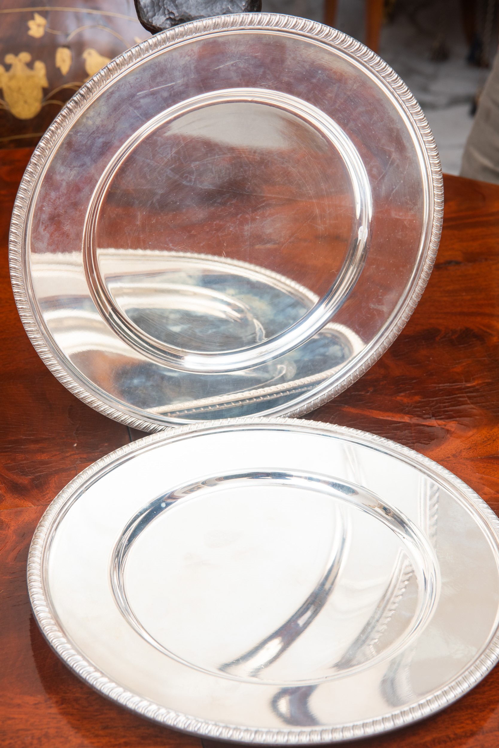 Set di undici piatti in metallo argentato, XX secolo
