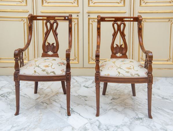 Coppia di poltroncine in stile Impero con schienale a lira