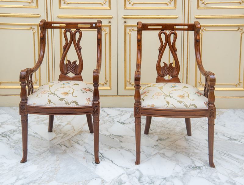 Coppia di poltroncine in stile Impero con schienale a lira