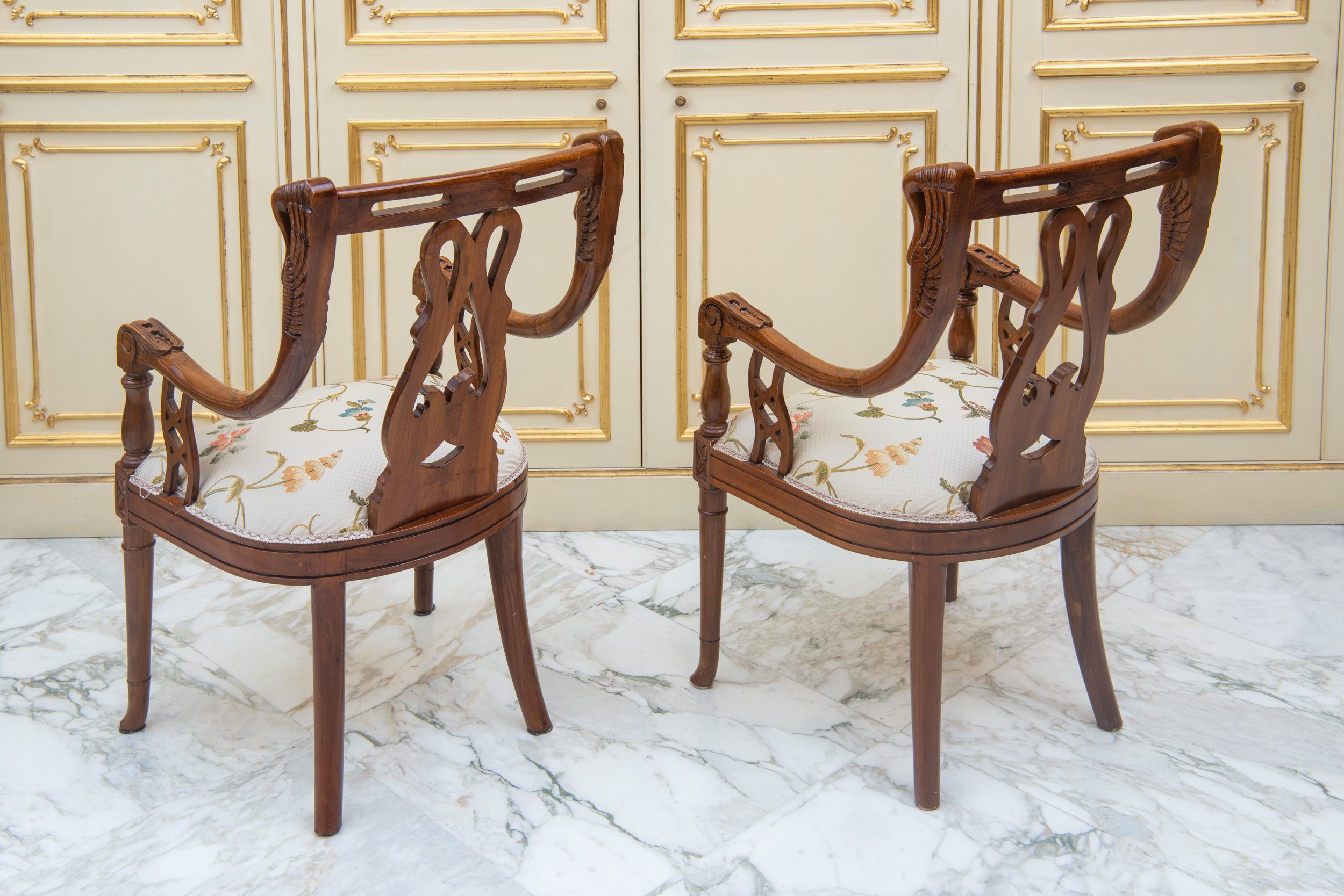 Coppia di poltroncine in stile Impero con schienale a lira