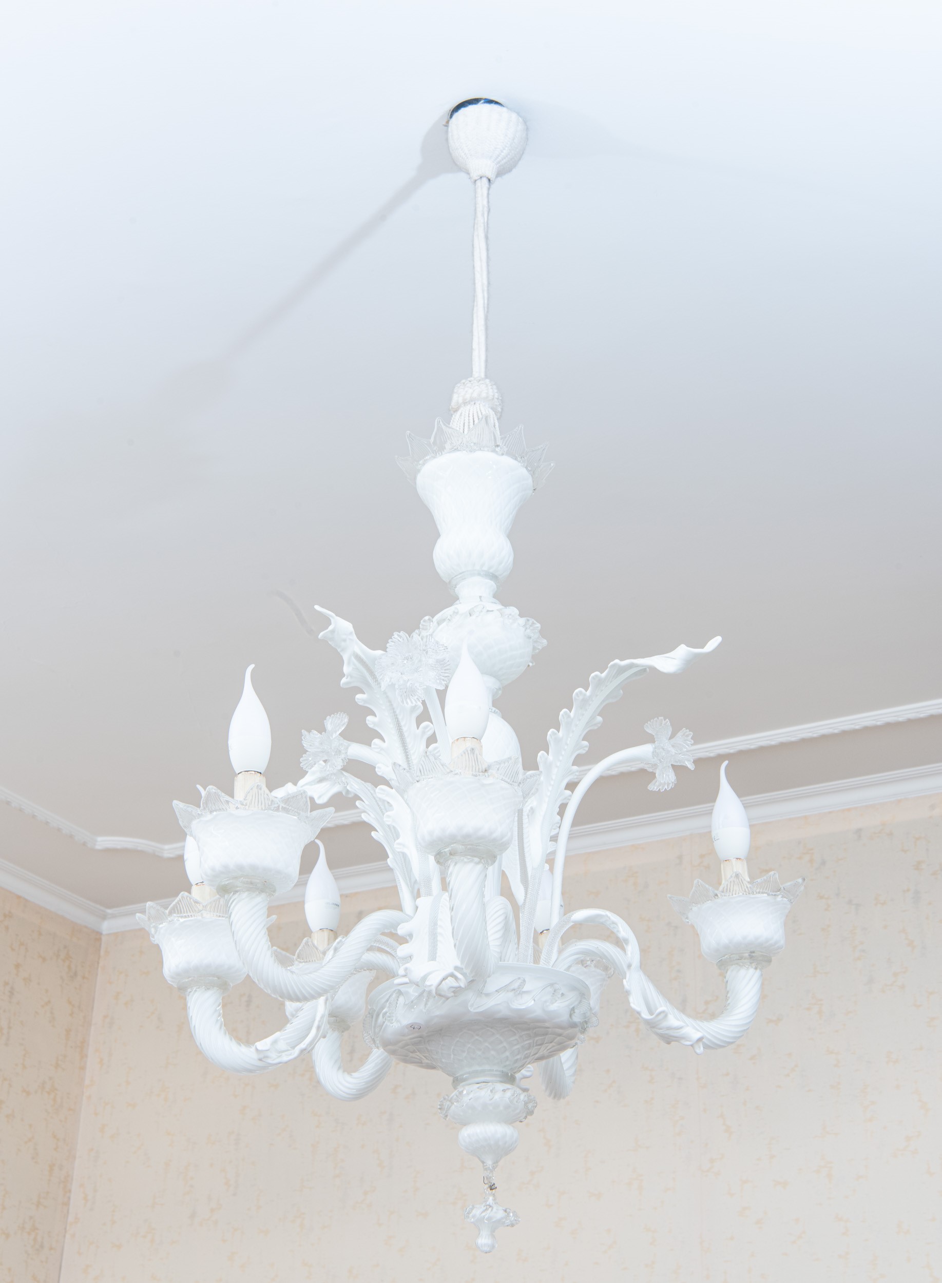 Lampadario in vetro di Murano, a sei luci, vetro bianco opalino lattimo