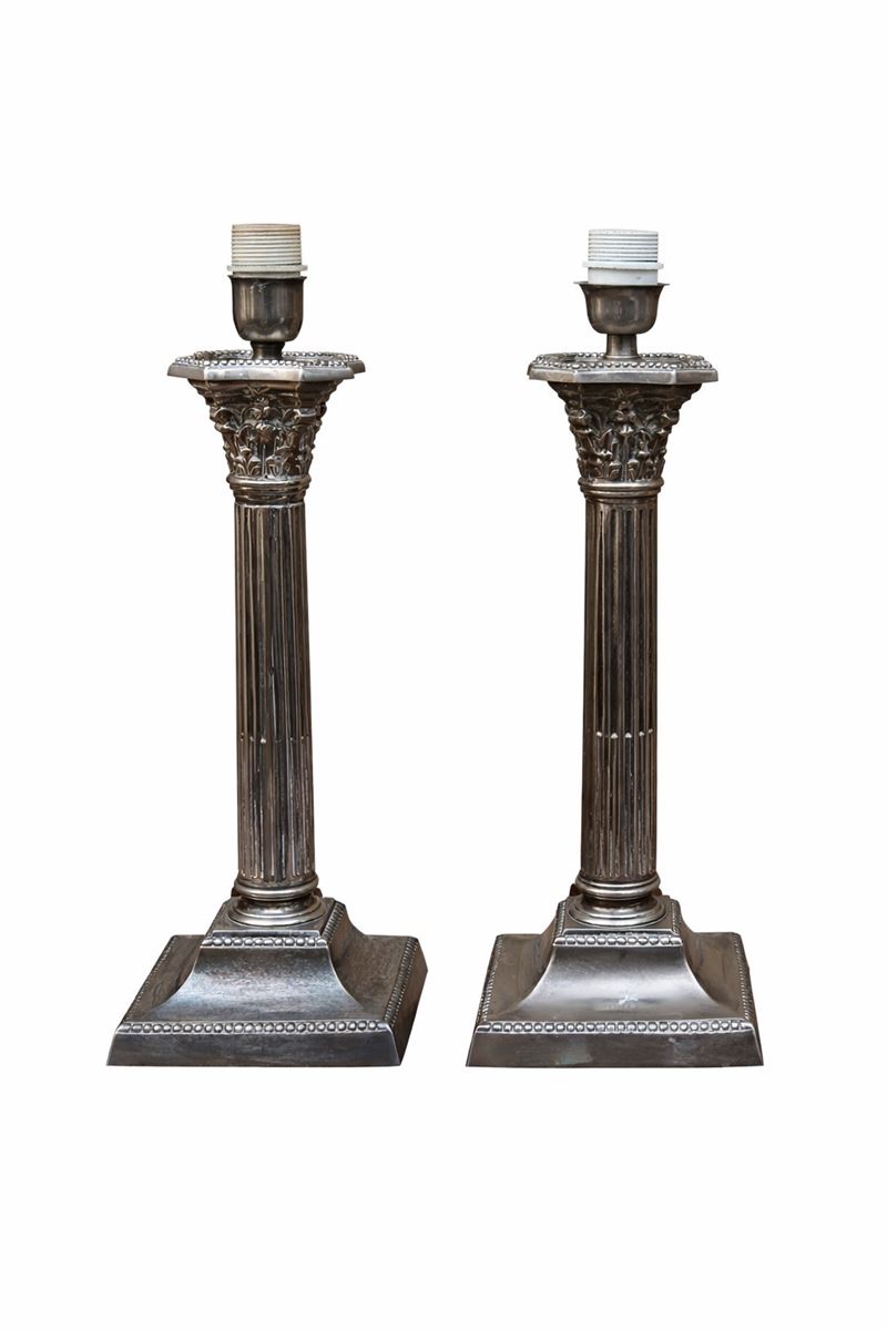 Due lumi a colonna, metallo argentato, XX secolo
