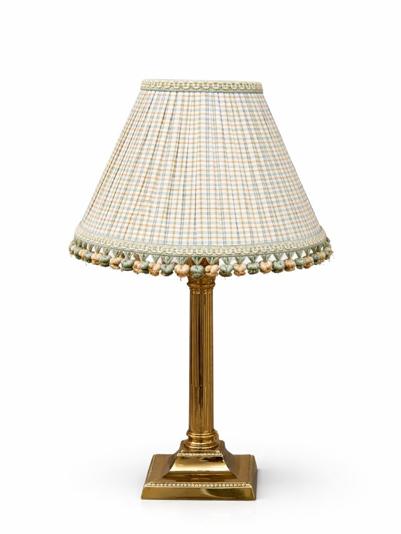 Lume a colonna in metallo dorato, XX secolo