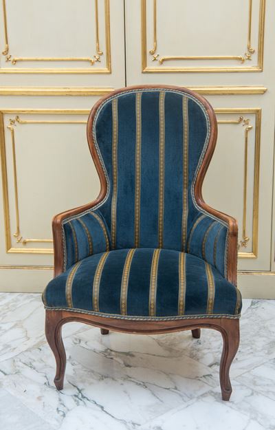 Poltrona, legno sagomato e velluto a righe, Italia, Luigi Filippo, XIX secolo