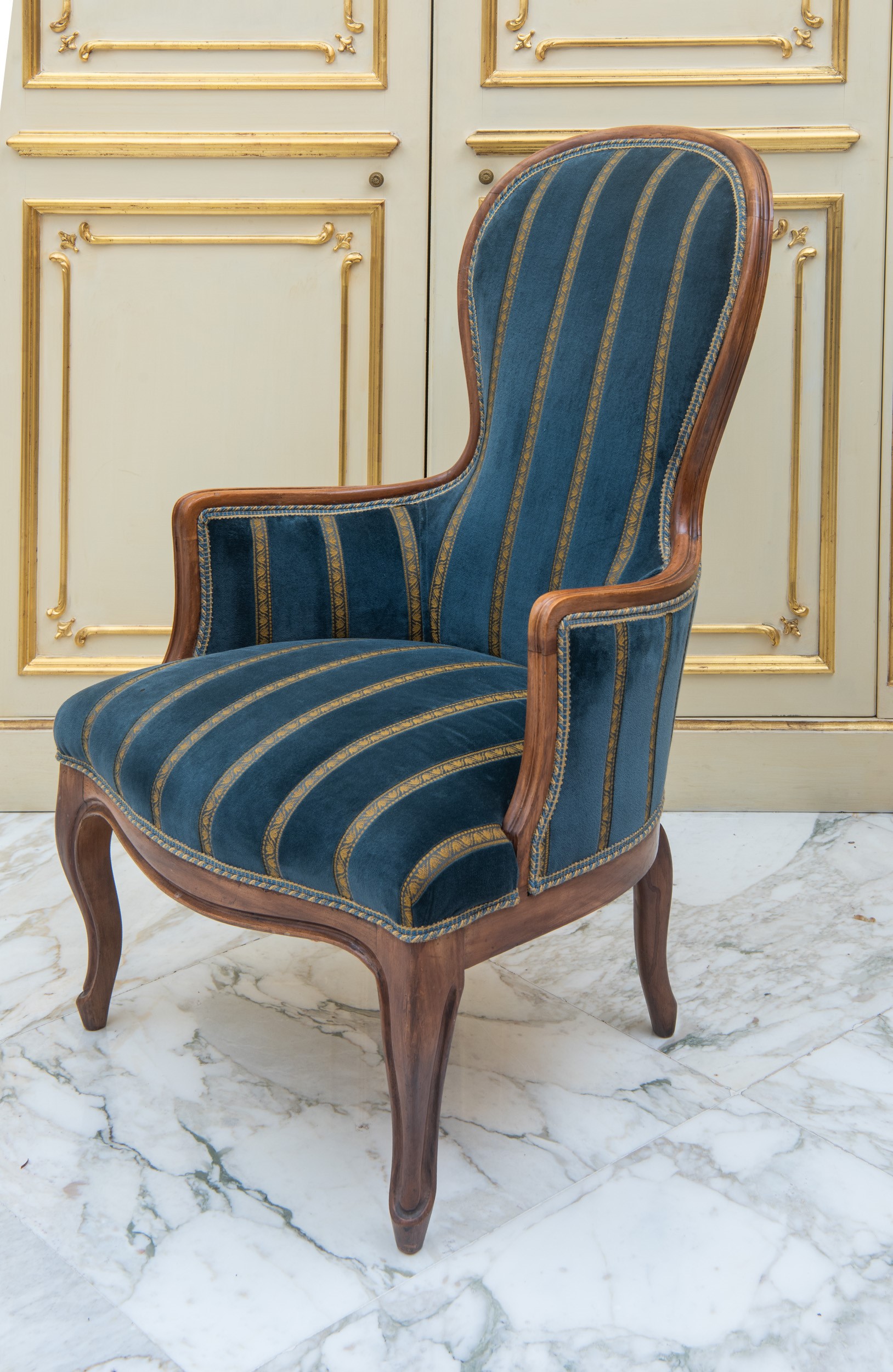 Poltrona, legno sagomato e velluto a righe, Italia, Luigi Filippo, XIX secolo