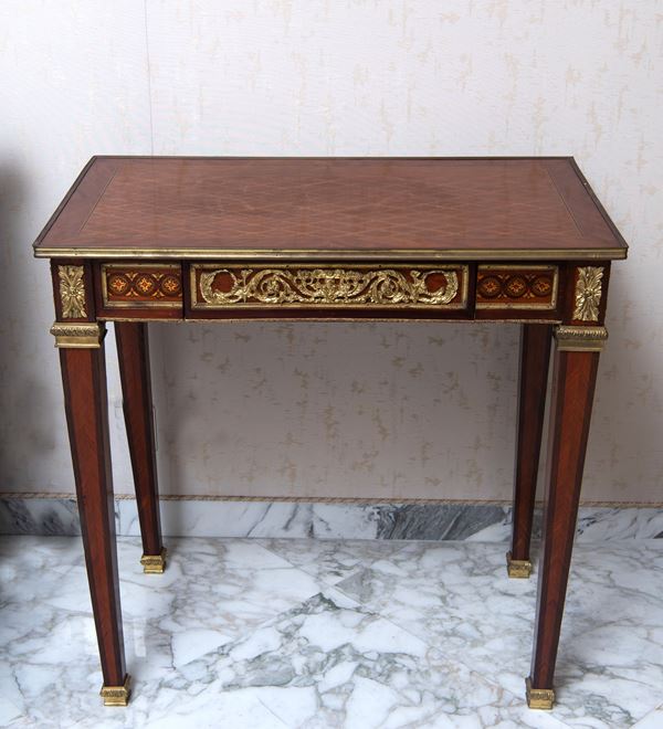 Tavolino da centro in stile Luigi XVI