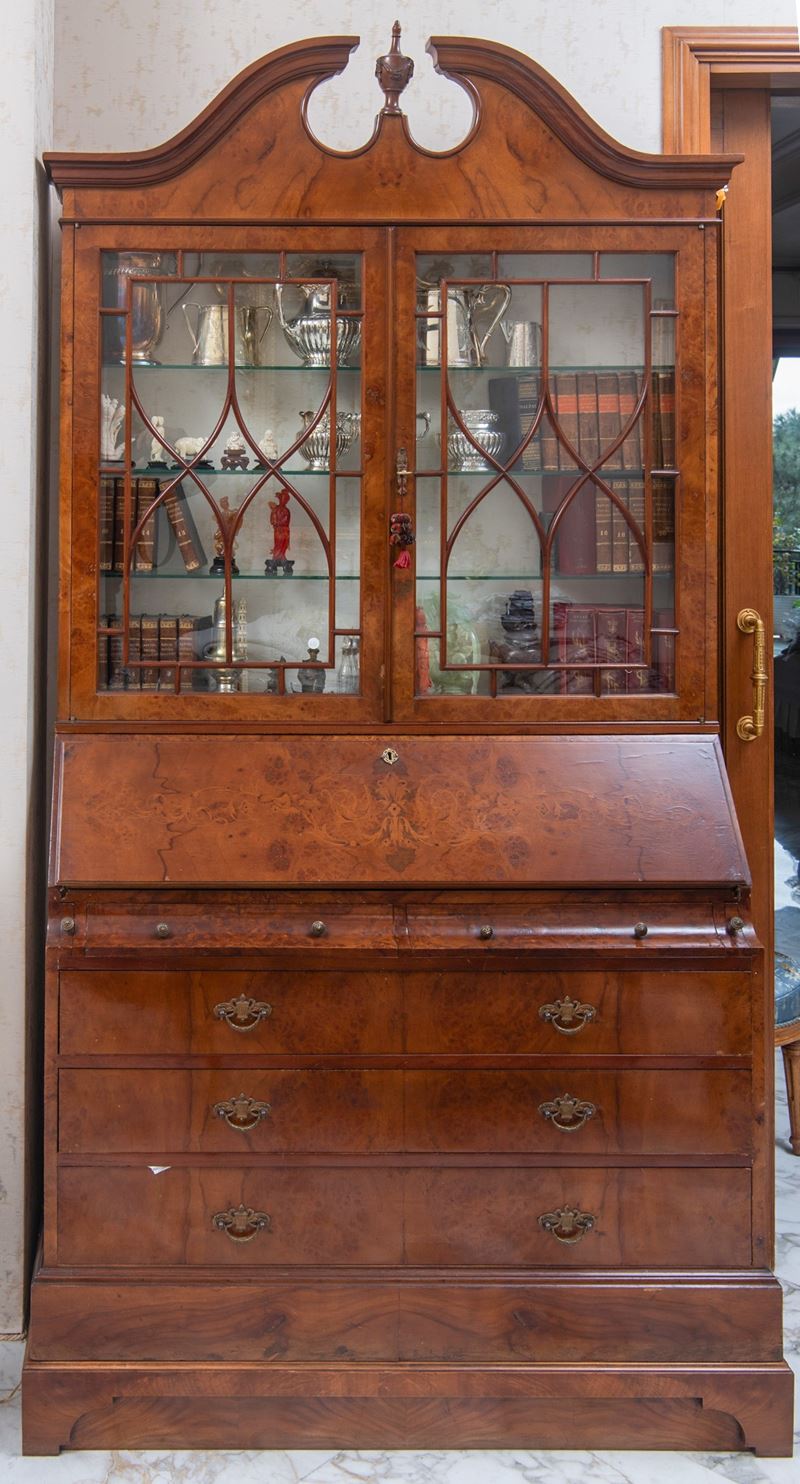 Trumeau in stile George III, legno massello con impiallacciatura in radica