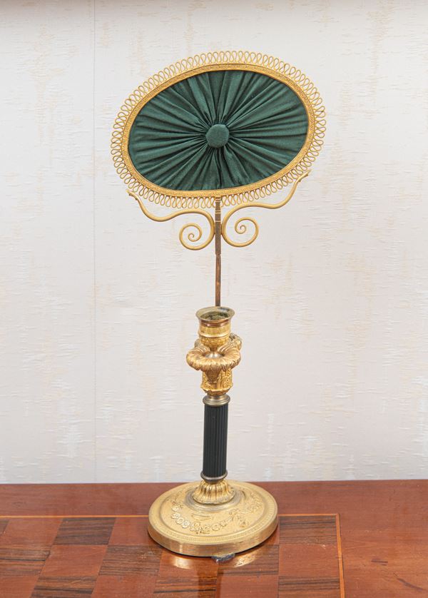 Ventola da tavolo con elemento luminoso in stile neoclassico