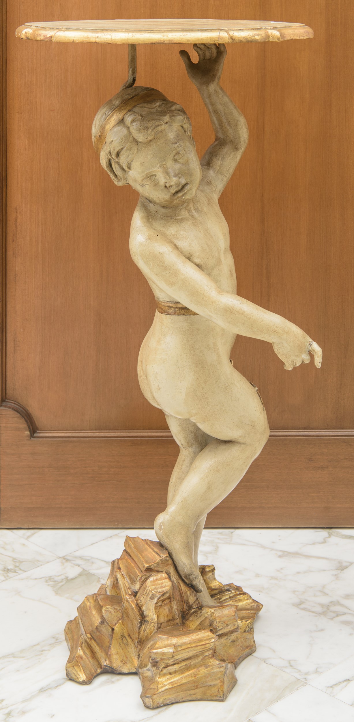 Tavolino con base a forma di putto