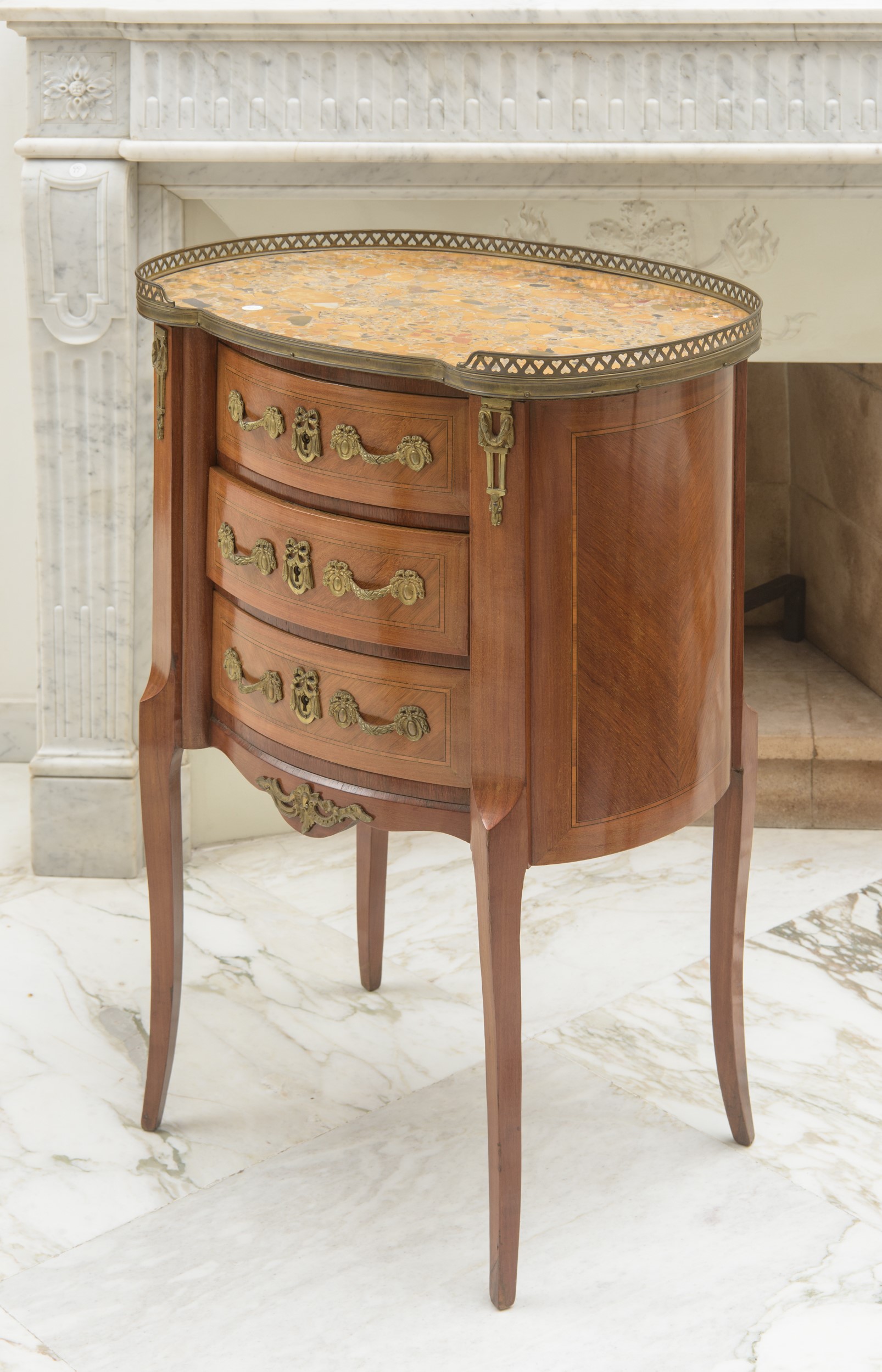 Comodino in stile Luigi XVI, legno di noce e bois de rose, XX secolo