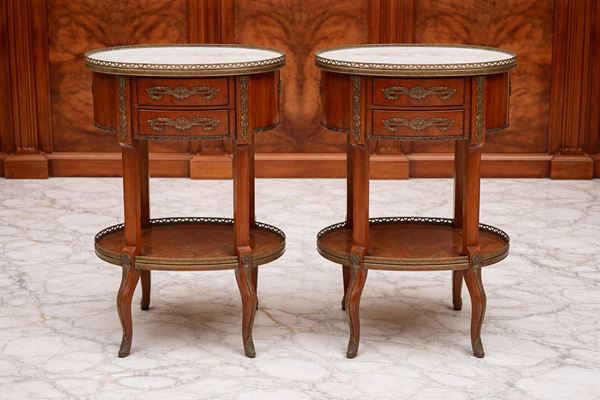 Coppia di tavolini da salotto in stile Luigi XVI