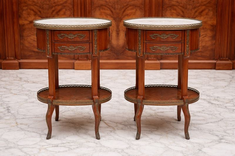 Coppia di tavolini da salotto in stile Luigi XVI