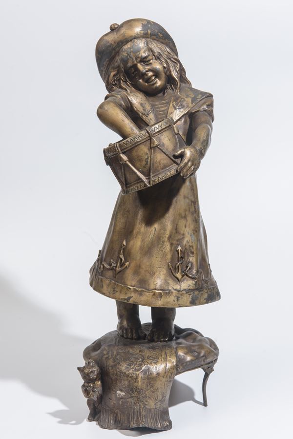 Scultura raffigurante fanciulla in metallo