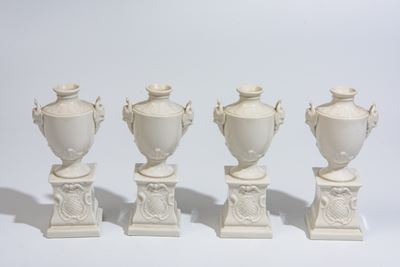 Quattro anfore in ceramica, XX secolo