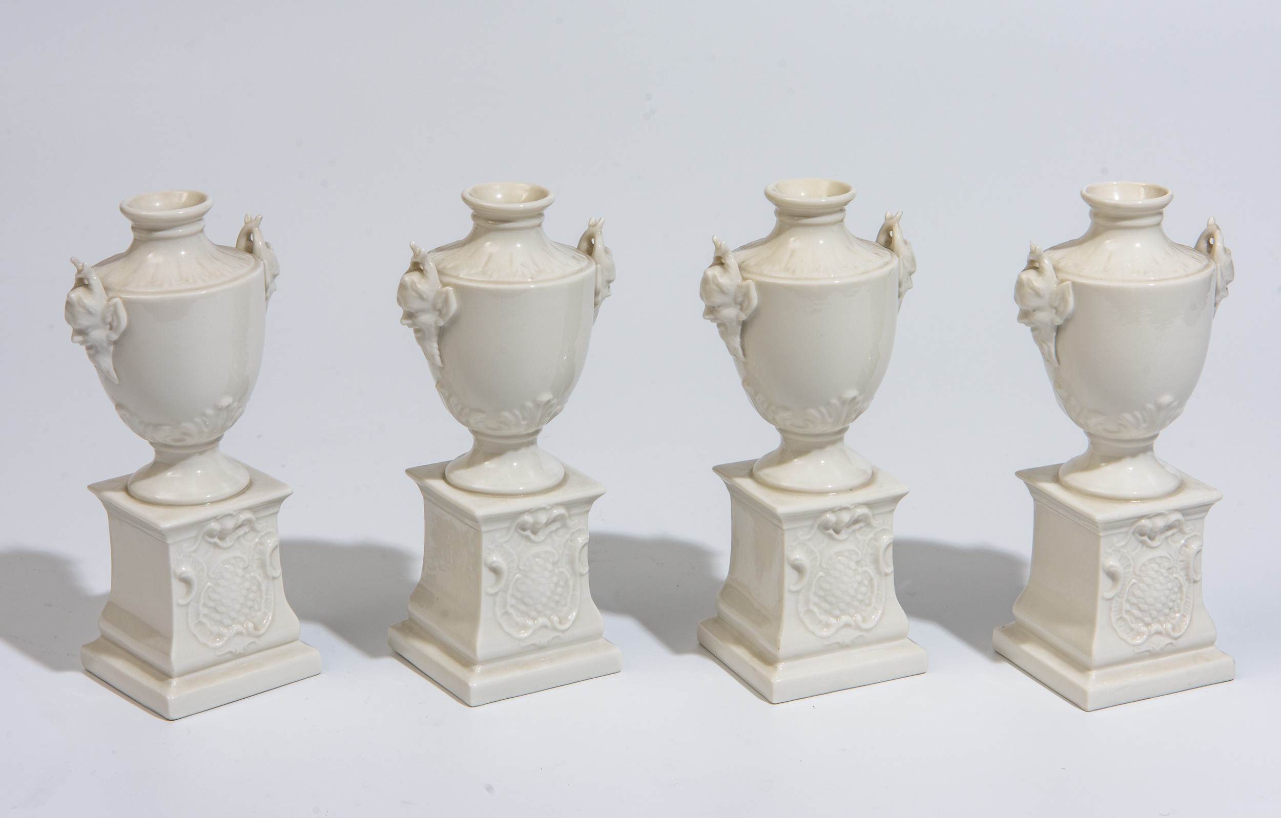 Quattro anfore in ceramica, XX secolo