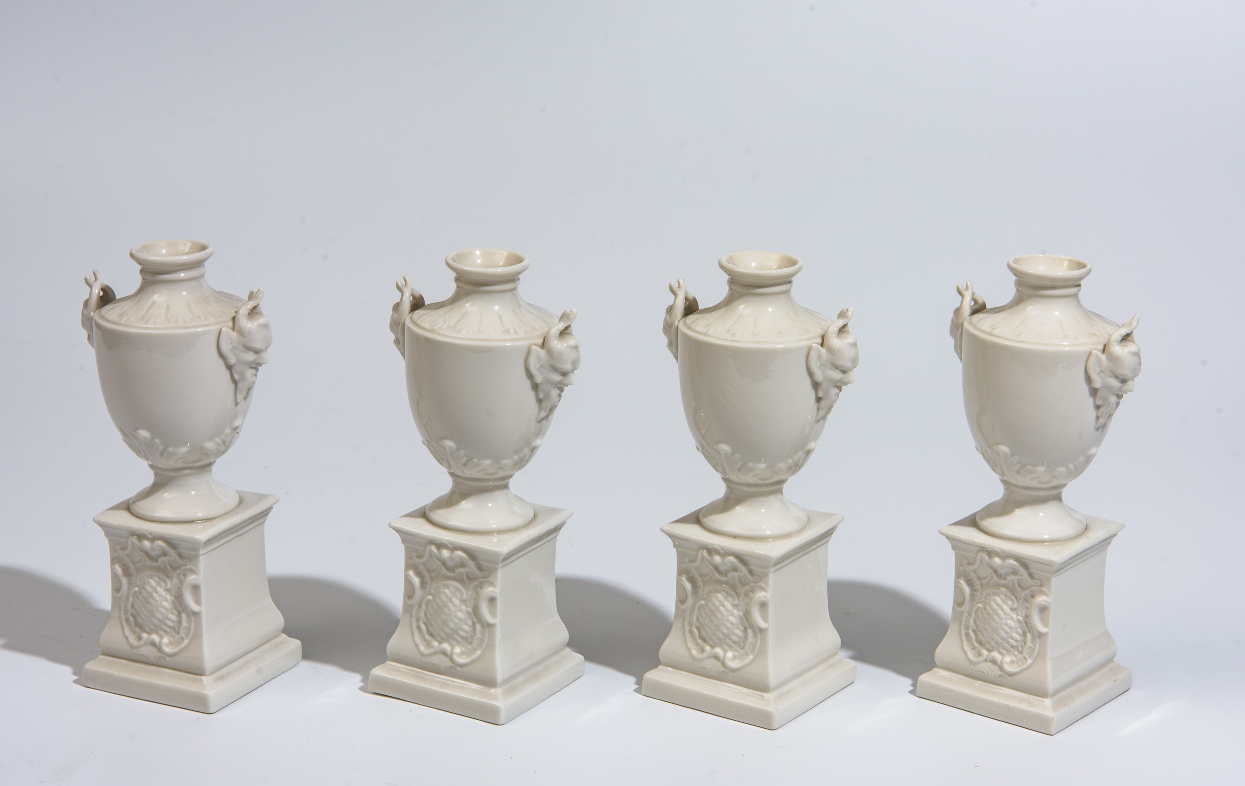 Quattro anfore in ceramica, XX secolo