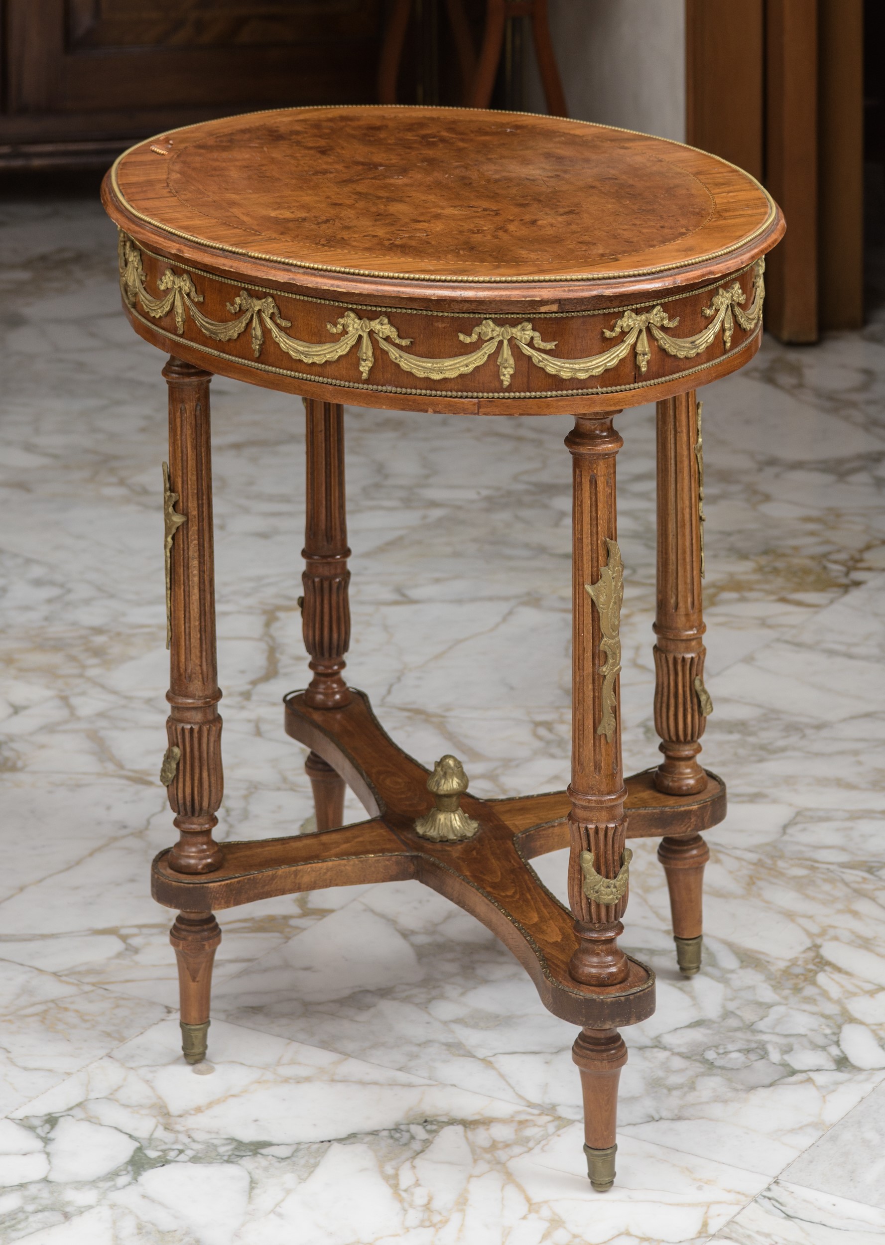 Tavolo da centro o da salotto in stile Luigi XVI