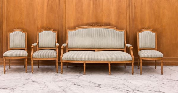 Salotto composto da divano, due sedie e due poltrone in stile Luigi XVI