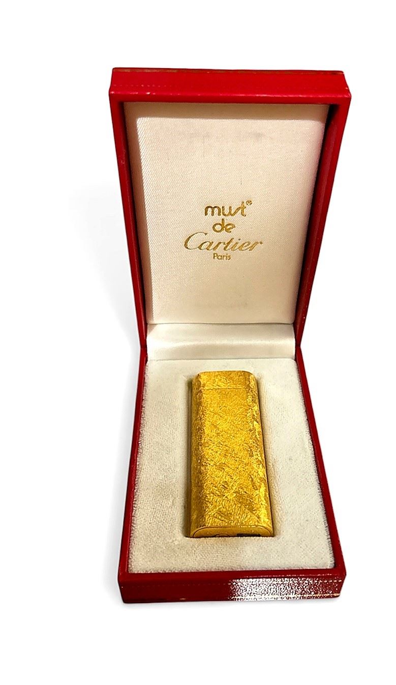 CARTIER, Accendino modello "Must", placcato in oro giallo satinato