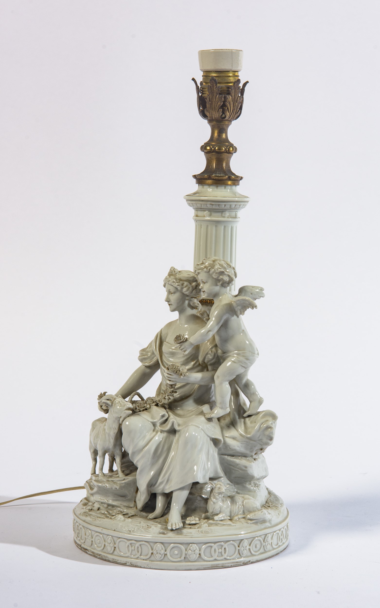 Scultura in porcellana (inizio XX secolo), Scena pastorale con figura femminile, putto e capretta
