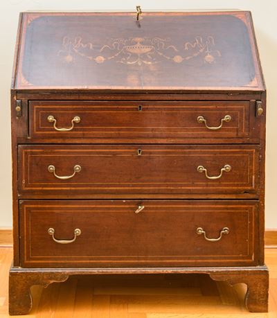 Bureau a calatoia, legno massello con impiallacciatura, Inghilterra, fine XVIII - inizi XIX secol...