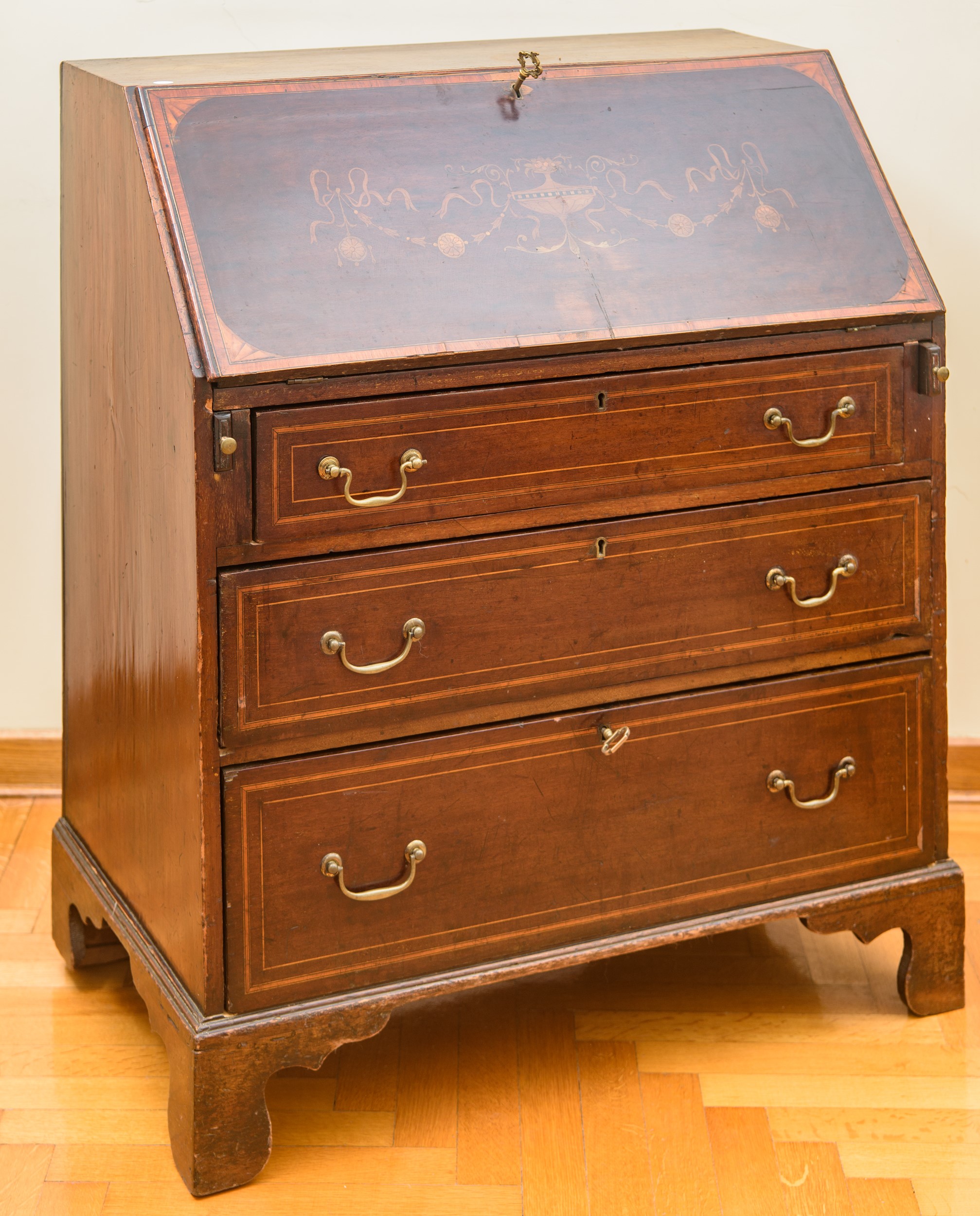 Bureau a calatoia, legno massello con impiallacciatura, Inghilterra, fine XVIII - inizi XIX secol...
