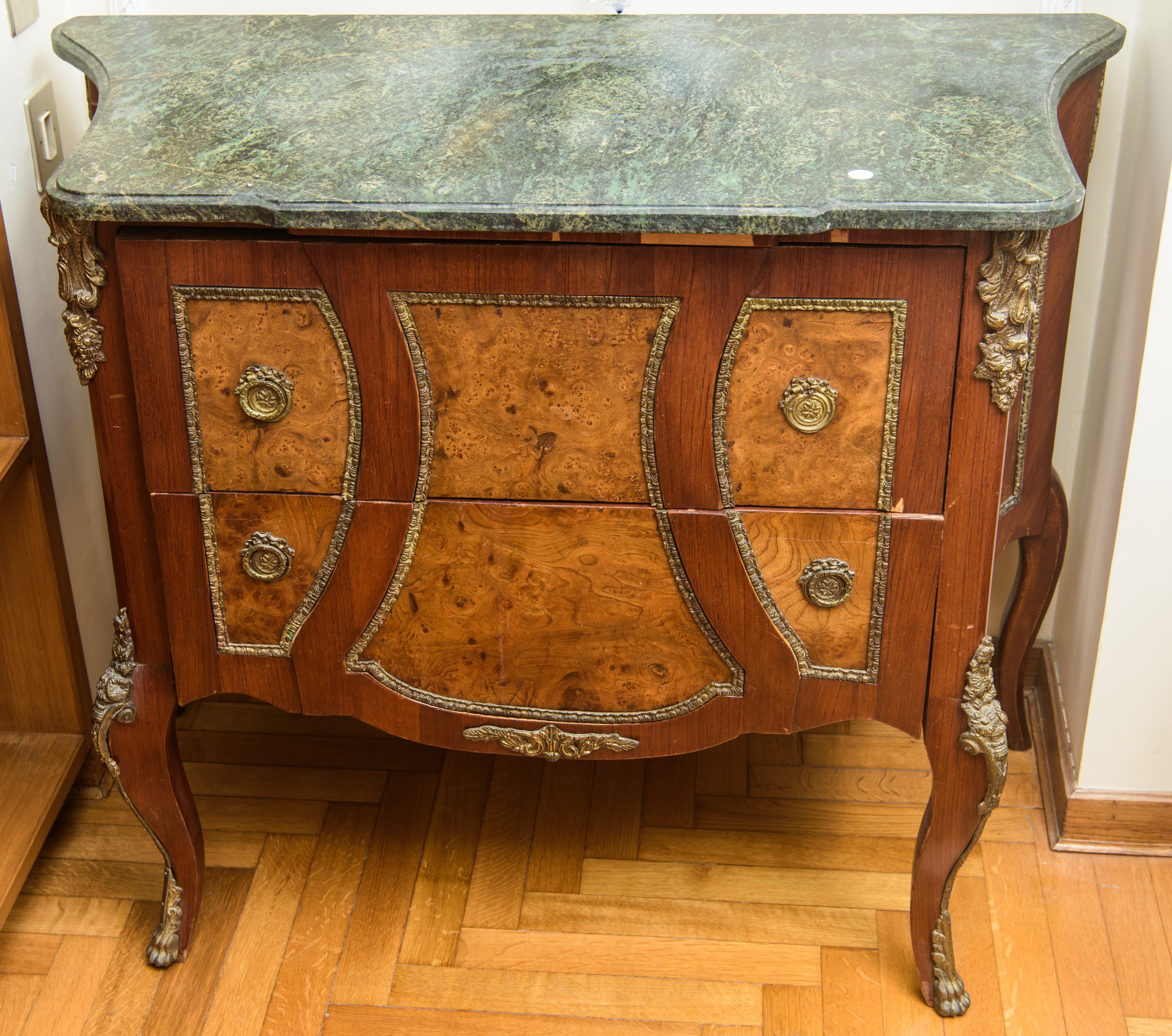 Commode a due cassetti in stile Luigi XV, legno massello e marmo