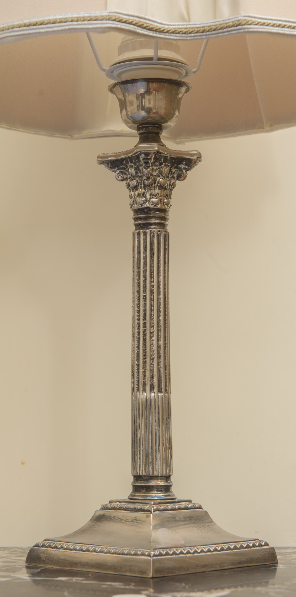 Coppa di lampade in metallo argentato, h 32 - h 44 cm, XX secolo