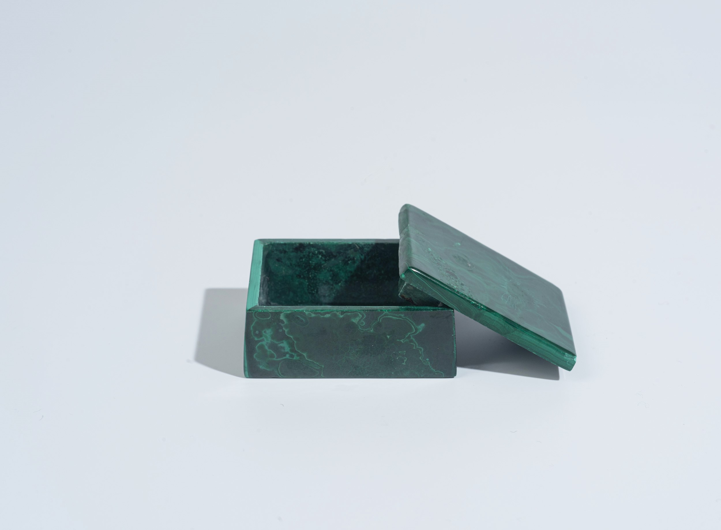 Tre scatole e un vasetto in argento e malachite