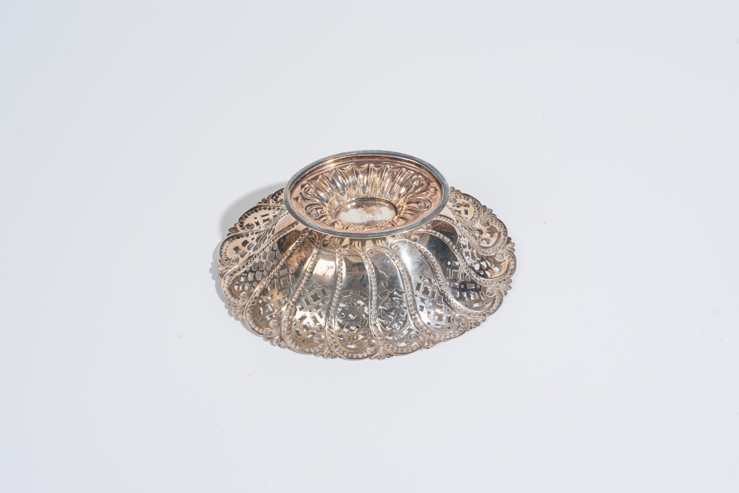 Cestino traforato in argento