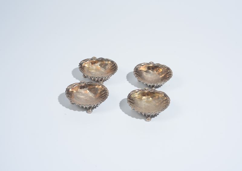 Quattro saliere a forma di conchiglia in argento 800
