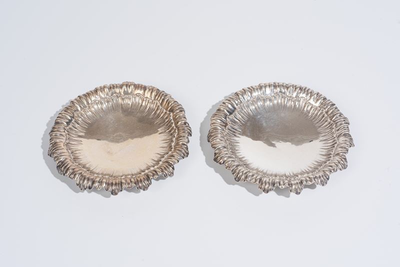 Due piattini in argento