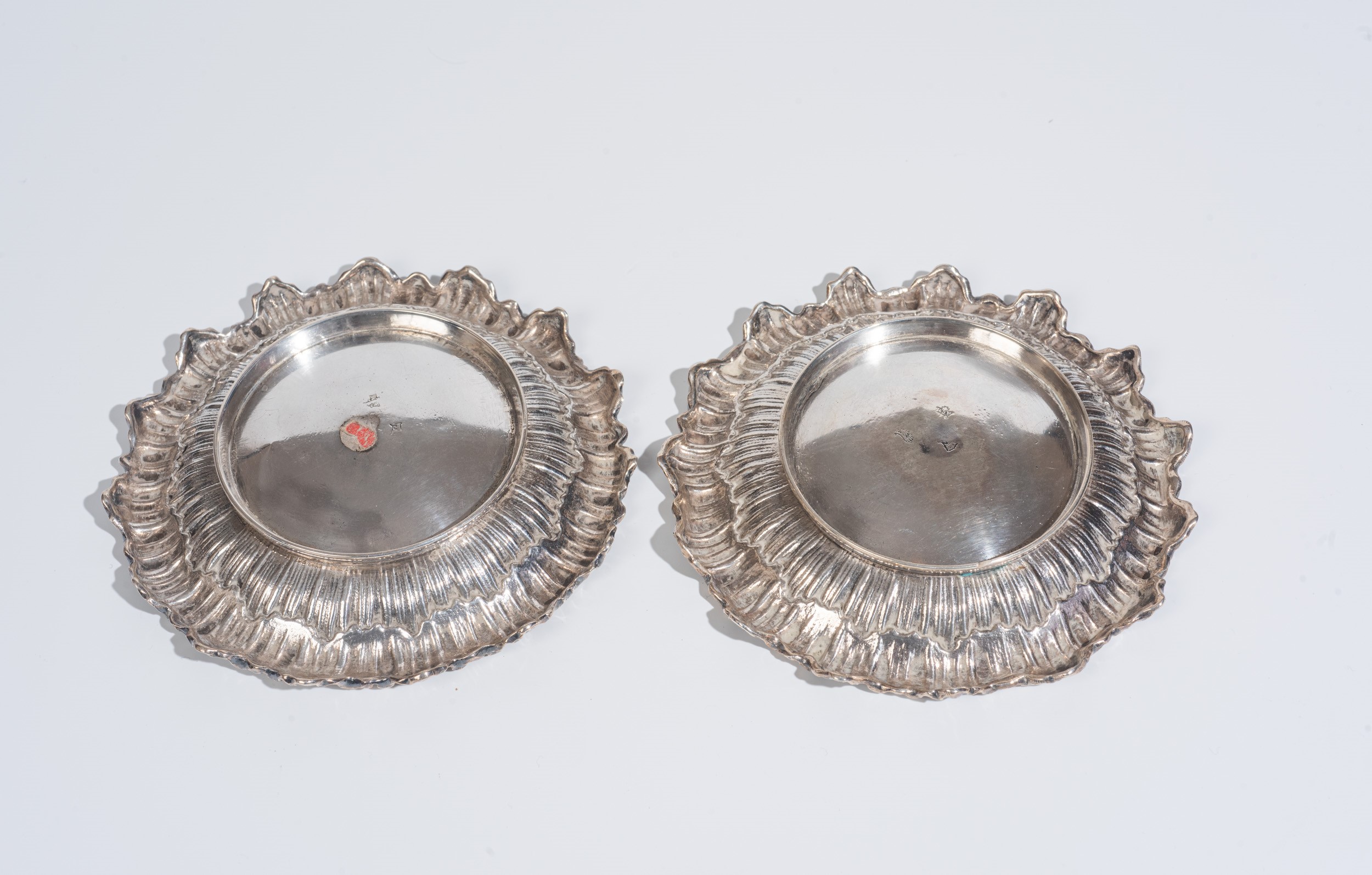 Due piattini in argento