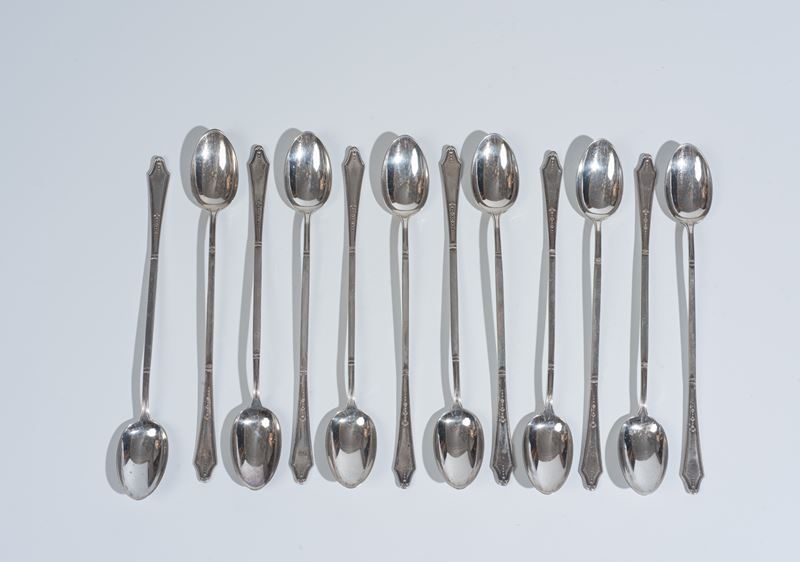 Lotto di dodici cucchiai in argento