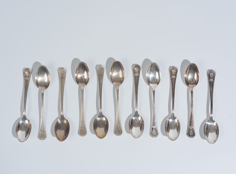Lotto di undici cucchiaini in argento