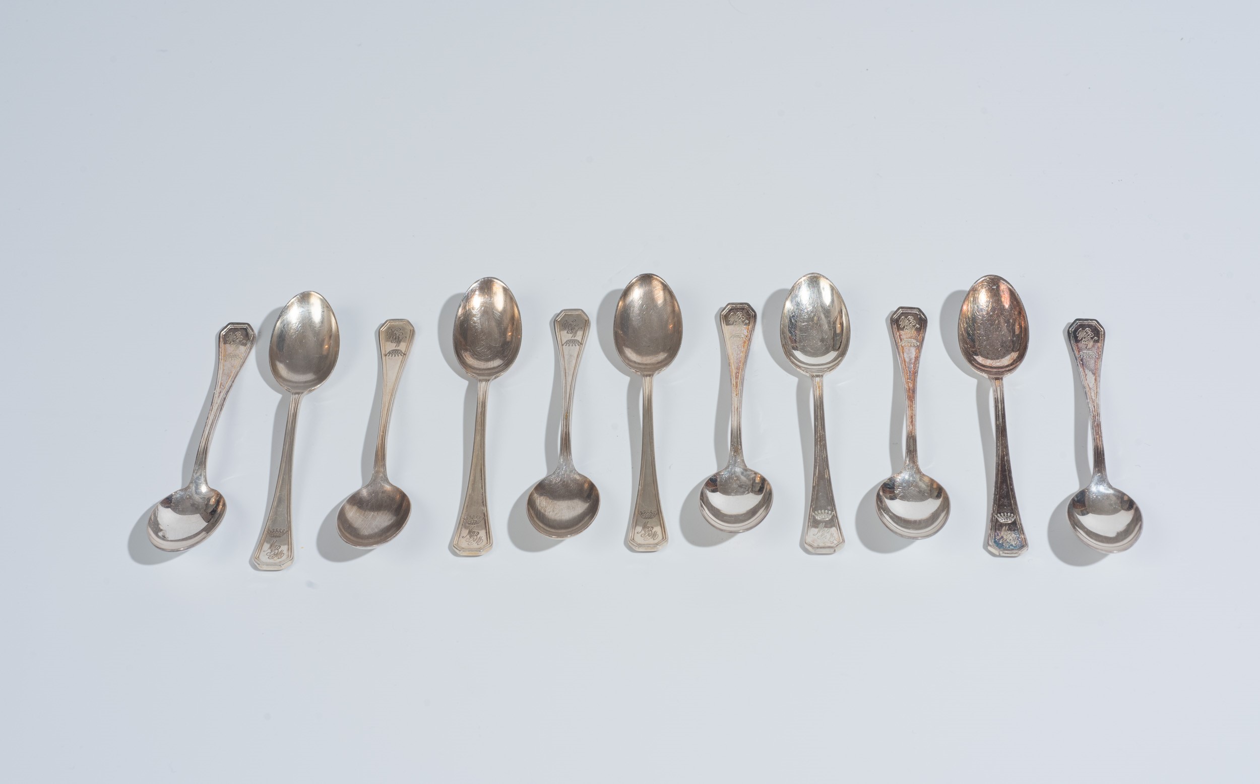 Lotto di undici cucchiaini in argento