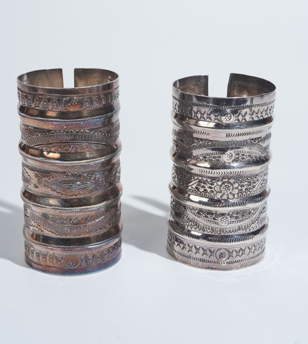 Coppia di bracciali in argento