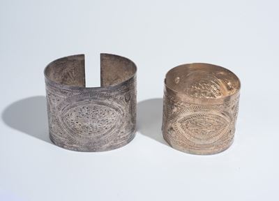 Coppia di bracciali in argento, manifattura nordafricana, XX secolo