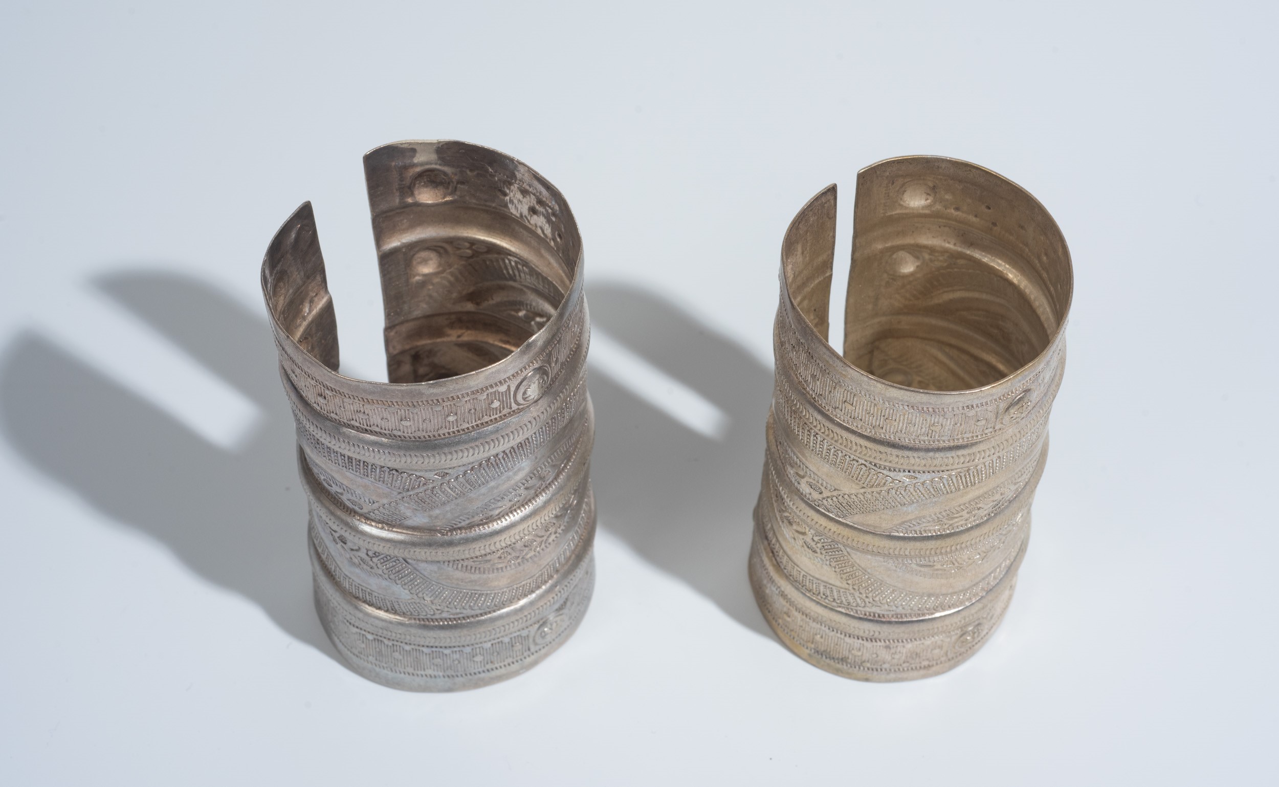 Manifattura nordafricana, Coppia di bracciali in argento