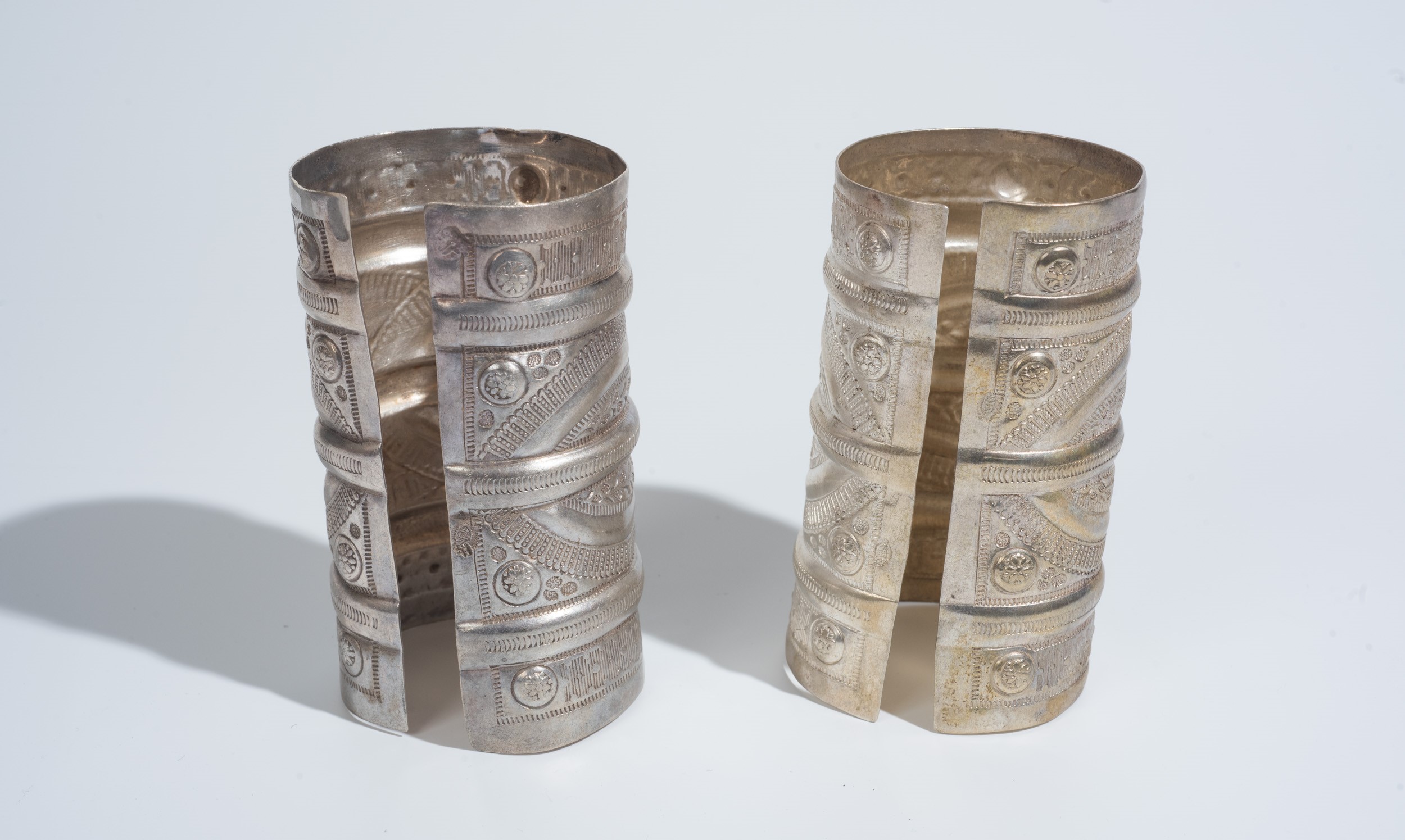 Manifattura nordafricana, Coppia di bracciali in argento