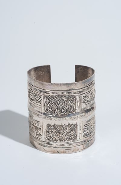 Bracciale in argento, manifattura nordafricana, XX secolo