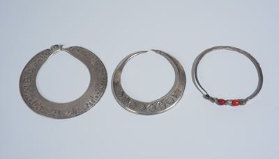 Manifattura orientale, Tre bracciali in argento