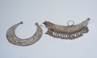 Tiara e collana in argento, manifattura orientale, XX secolo