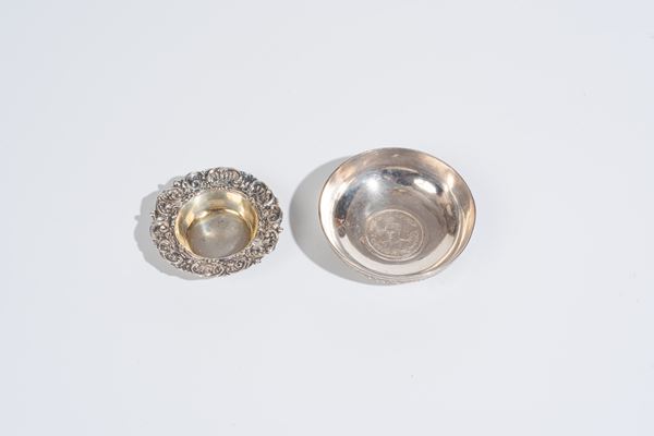 Due piattini in argento