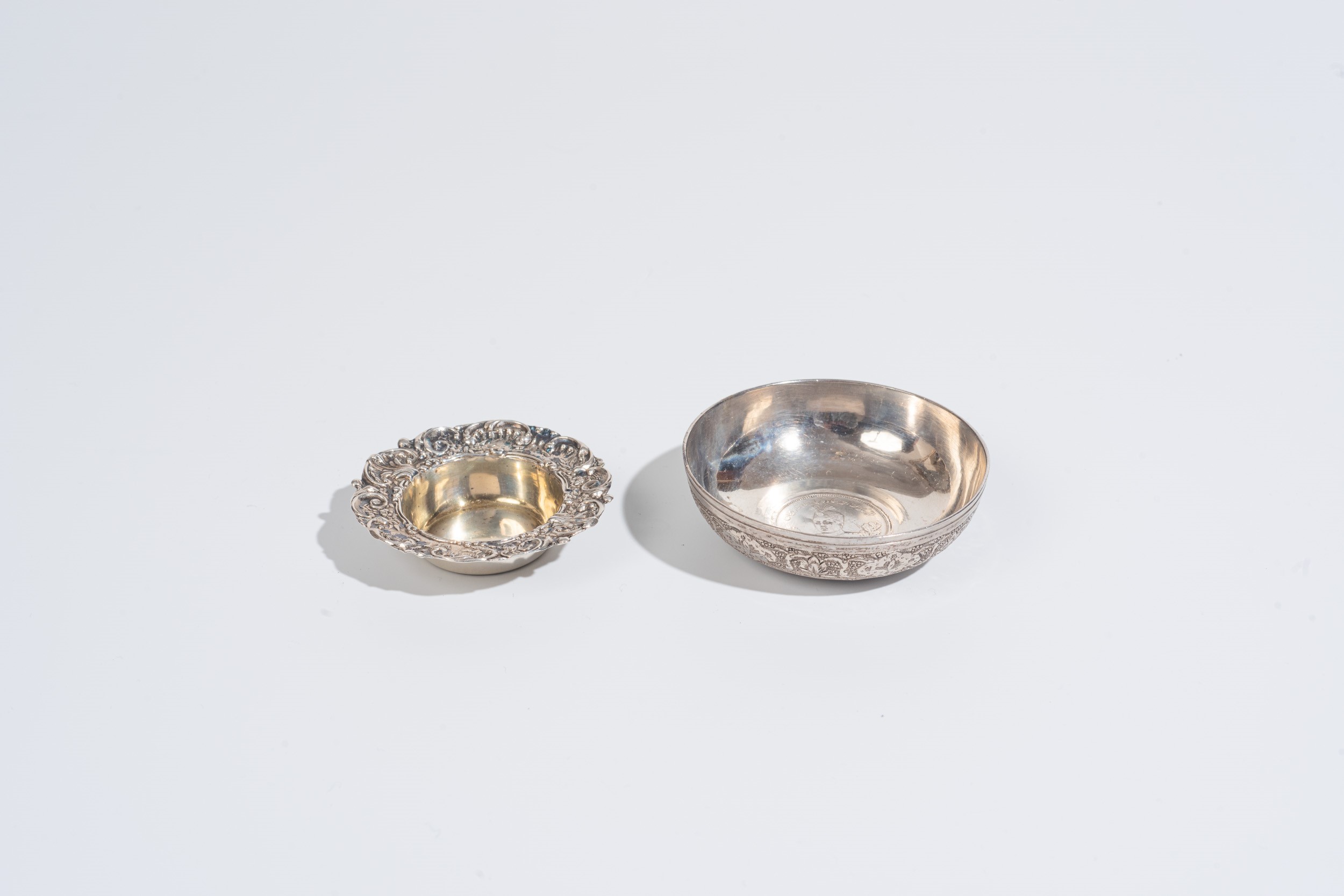 Due piattini in argento