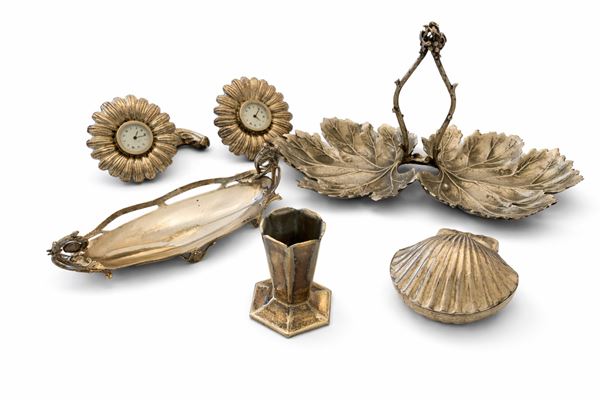 Lotto di oggetti da scrivania in metallo argentato