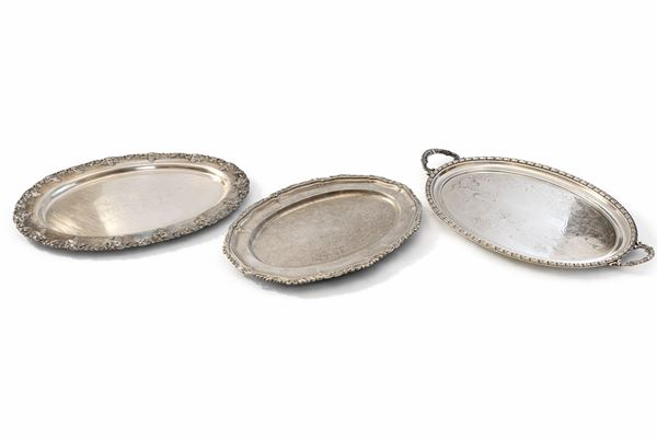 Lotto di tre vassoi in metallo argentato