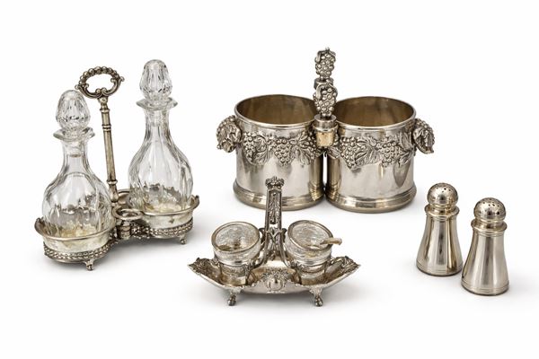 Lotto di elementi da tavola in metallo argentato